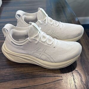 ASICS Gel-Nimbus 26 size 10